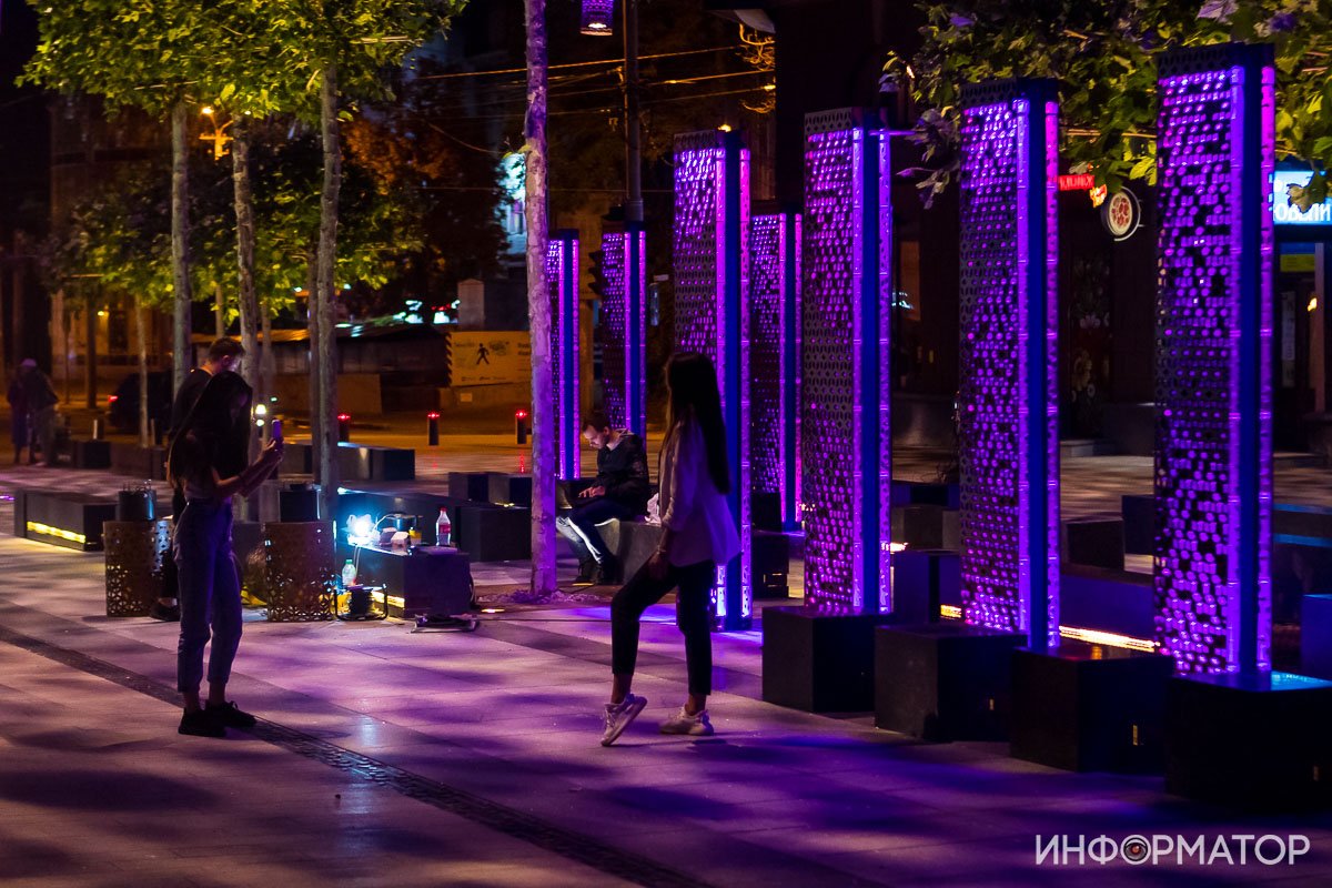 Жители Днепра уже успели оценить новую иллюминацию Жители Днепра уже успели оценить новую иллюминацию