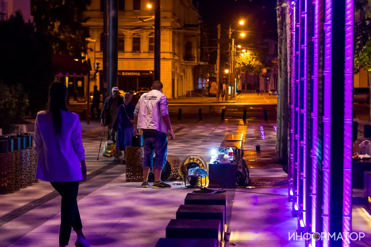 Работы по установке светильников еще не окончены Работы по установке светильников еще не окончены