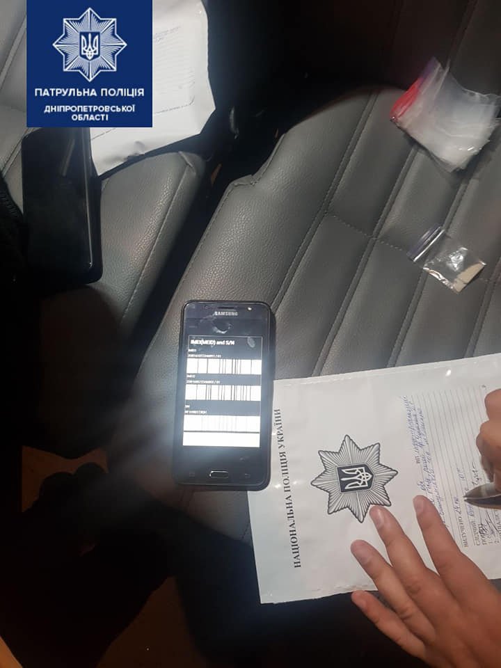 У него нашли украденный телефон и наркотики У него нашли украденный телефон и наркотики