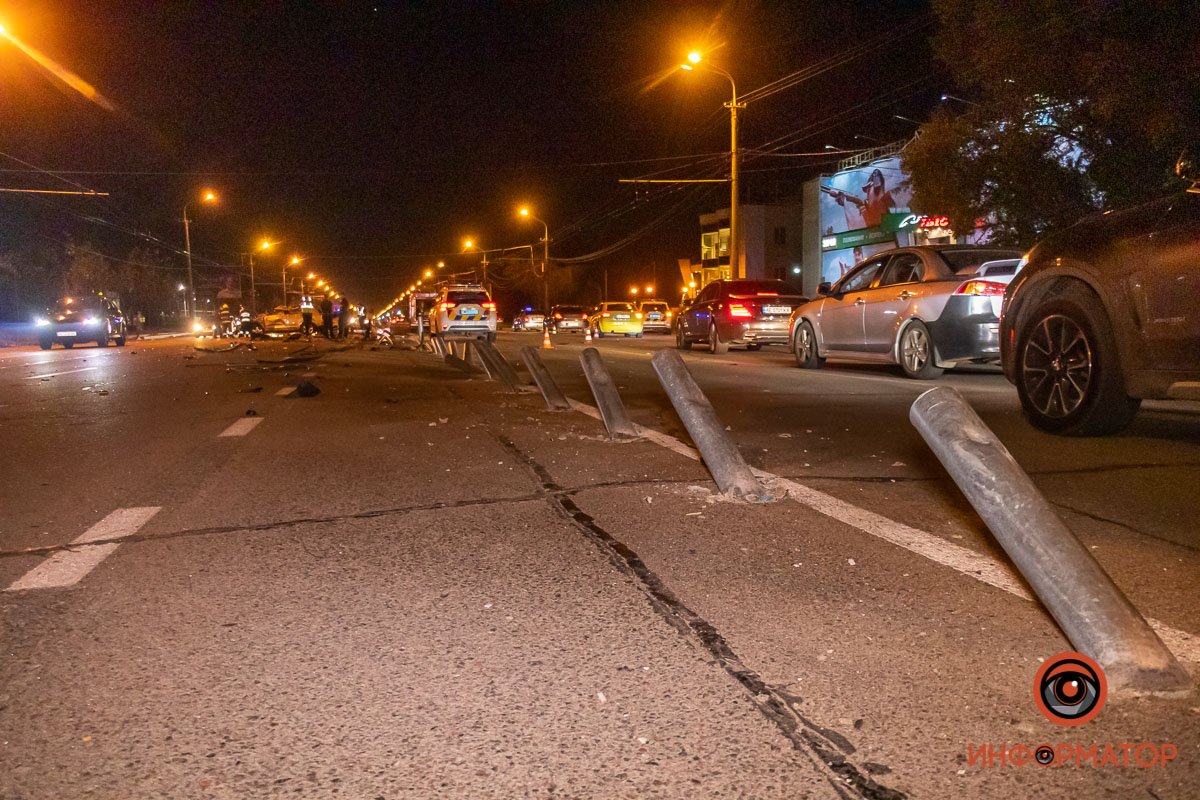 Автомобиль вылетел на противоположную полосу движения Автомобиль вылетел на противоположную полосу движения