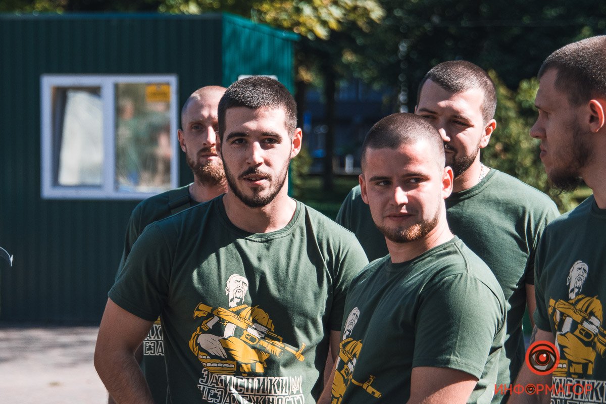 Ветераны поздравили жителей Днепра с Днем Независимости и почтили погибших героев 8