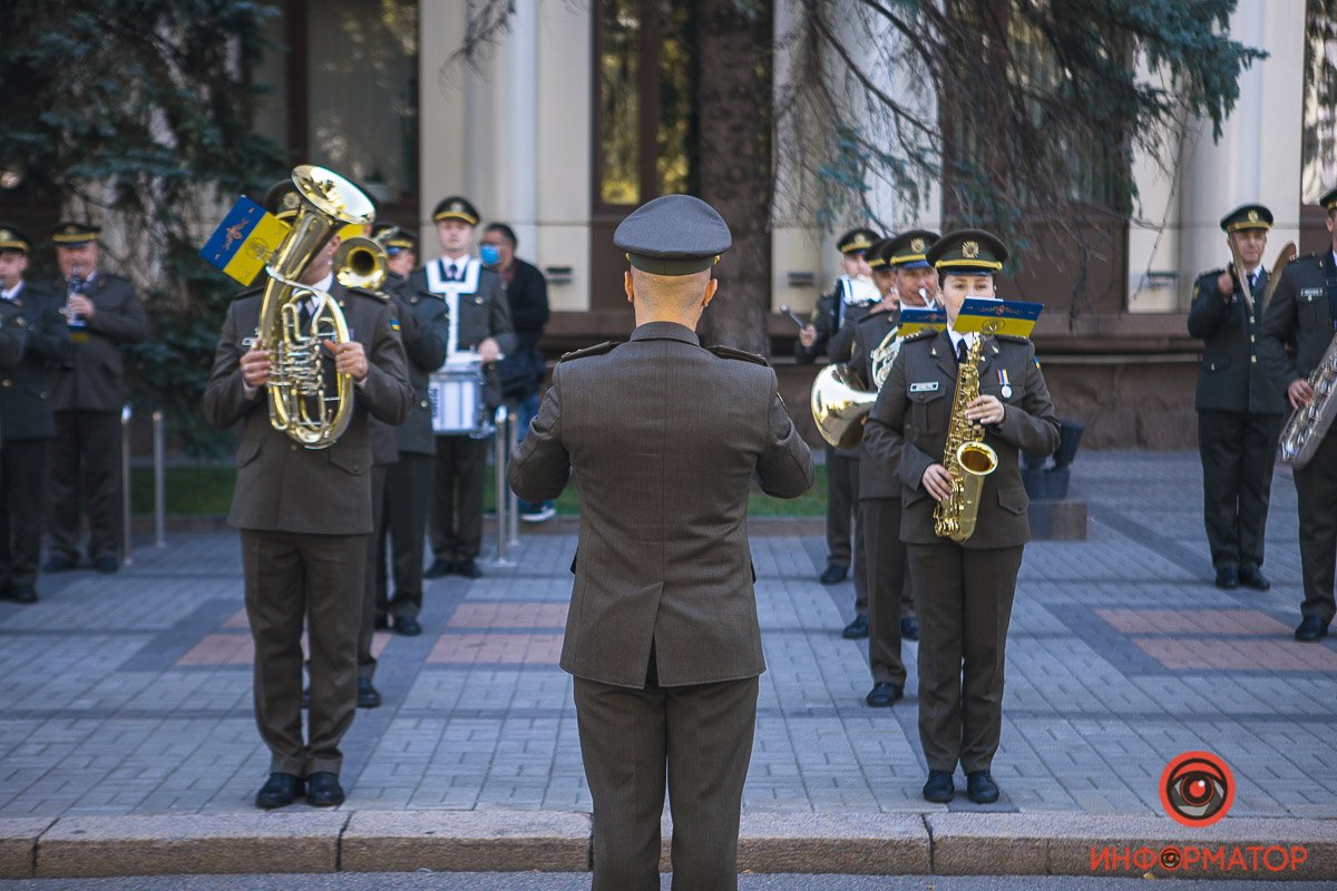 Марш открыли выступлением военного оркестра