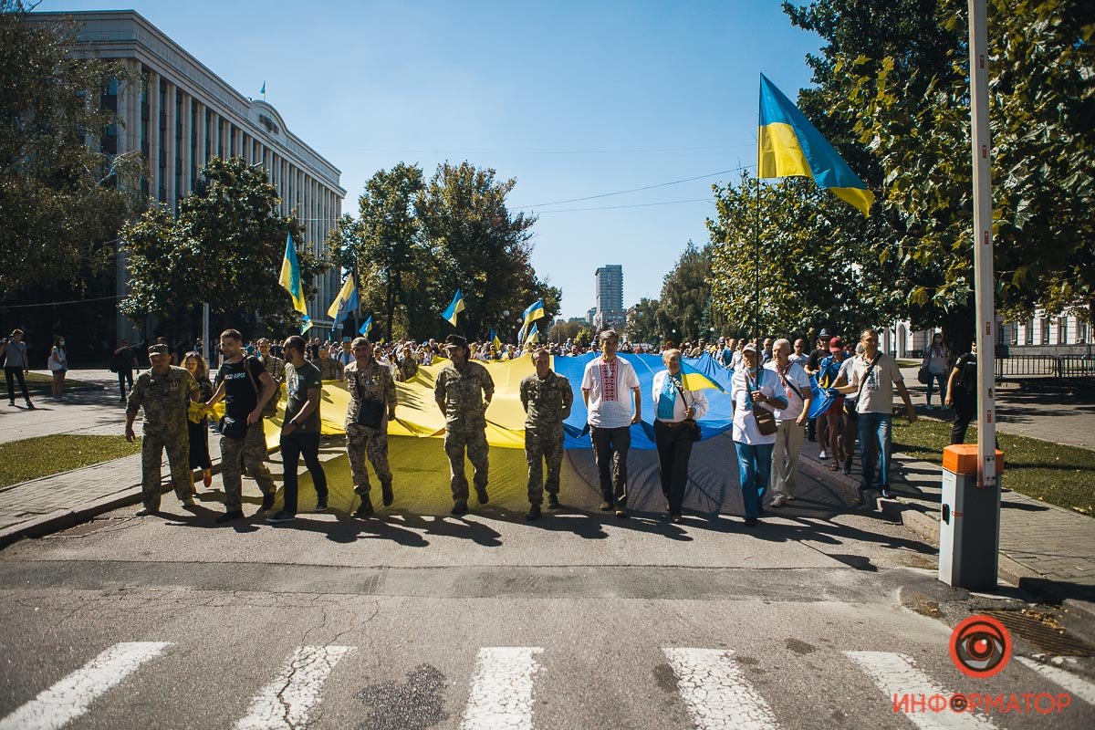 В марше принимали участие военные, волонтеры и просто патриоты