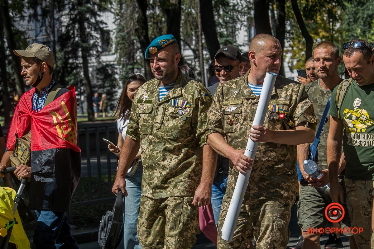 Какие мужчины самые привлекательные? Военные! :)