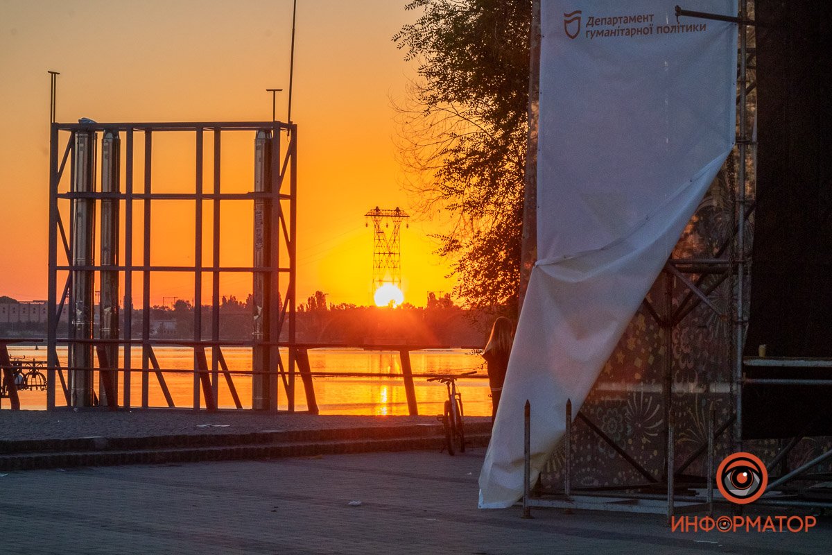 На рассвете празднование закончилось