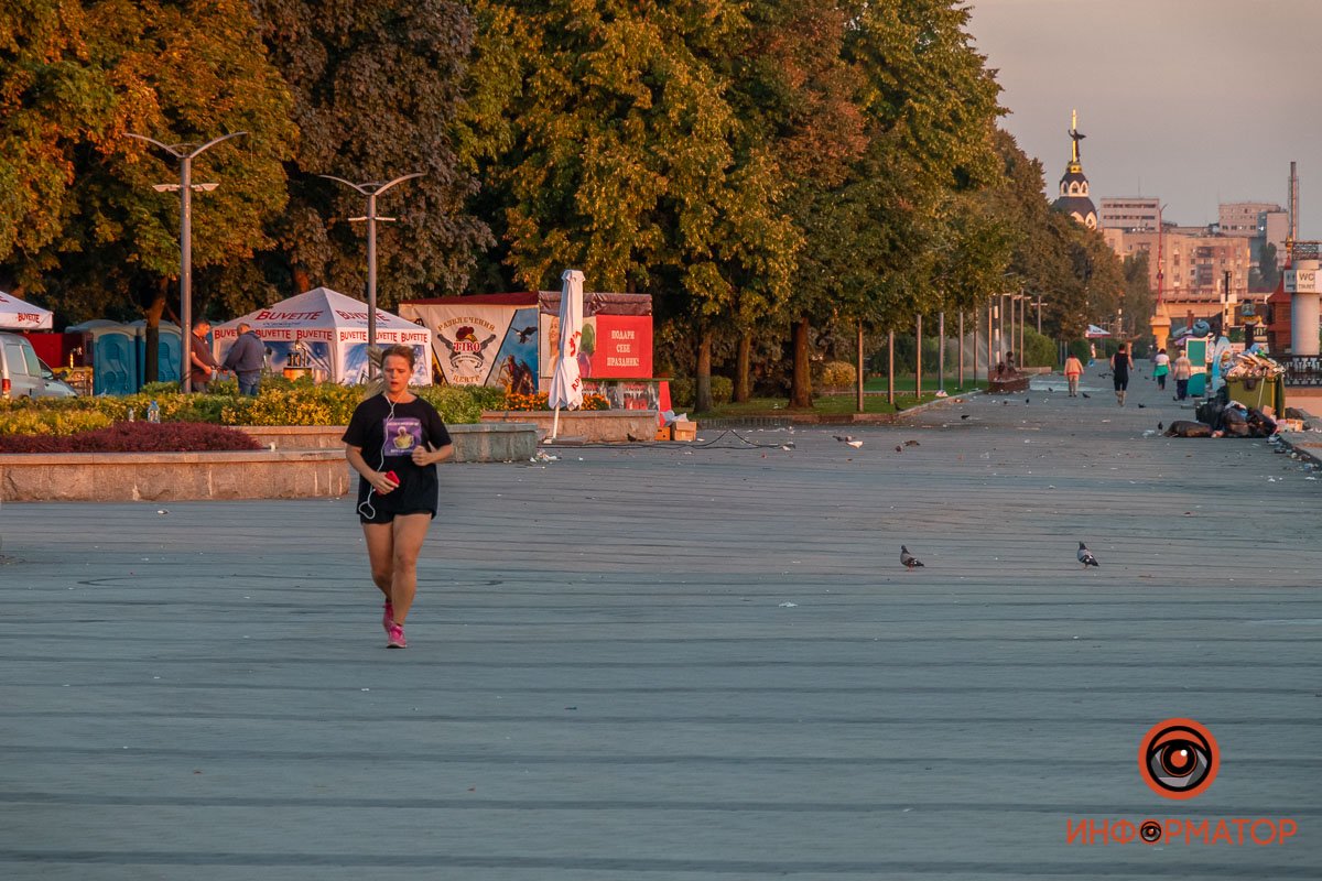 Земля усеяна мусором