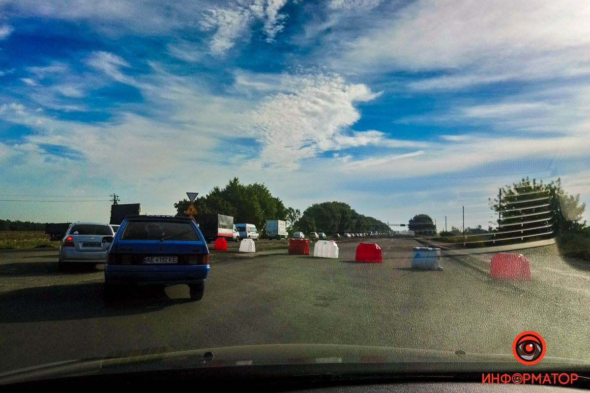 Движение организовано по встречной полосе движения