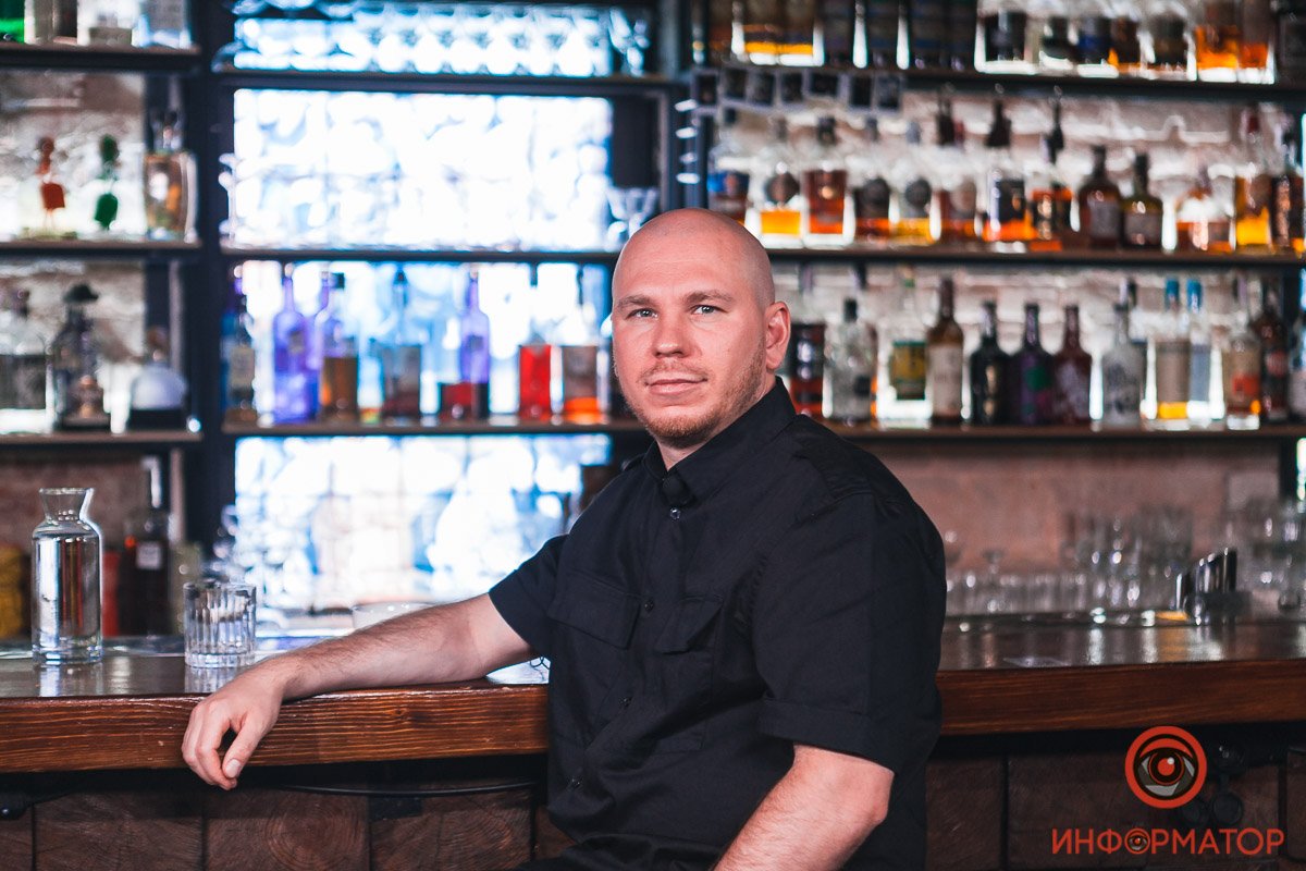 О хейтерах, голых женщинах и стульях возле ДНУ: интервью с художником Никитой Шаленным 6