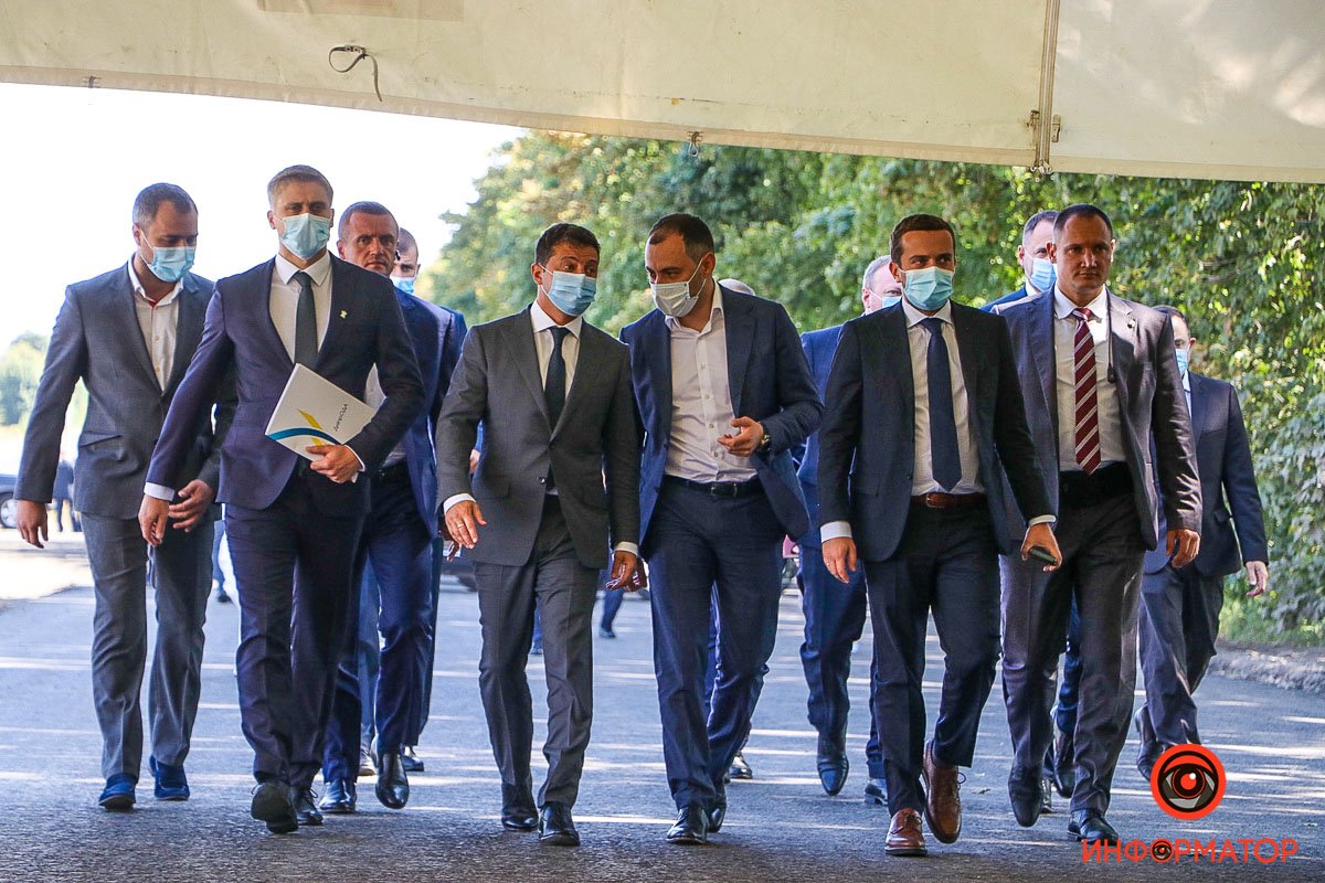 Ремонт дорог, долги "Южмаша" и реконструкция школ: как Зеленский провел день в Днепре 1