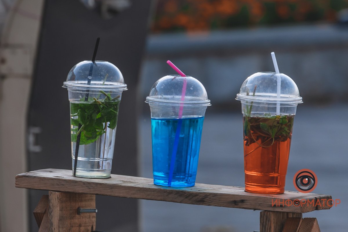 Пить холодные коктейли