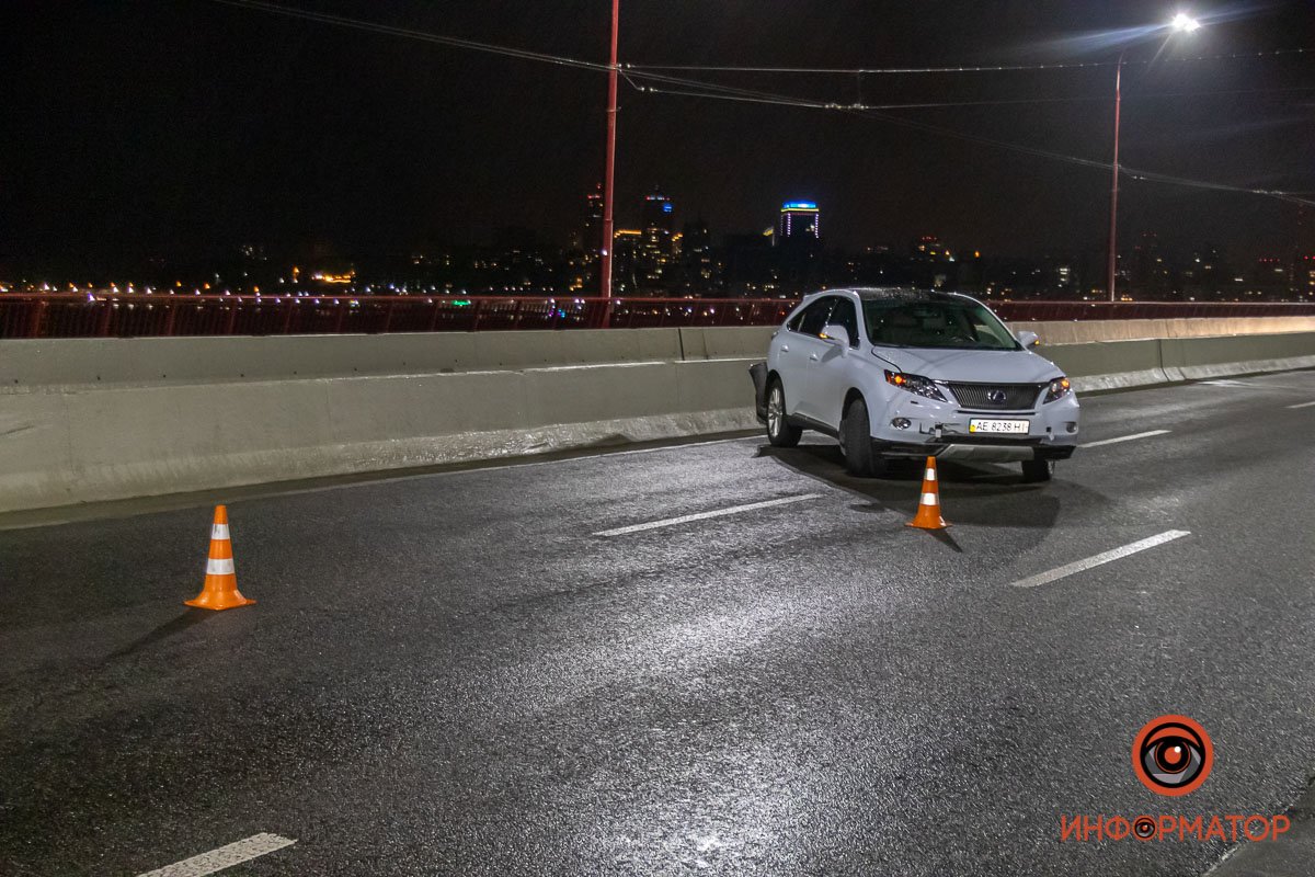 Автомобили ехали в сторону правого берега Автомобили ехали в сторону правого берега
