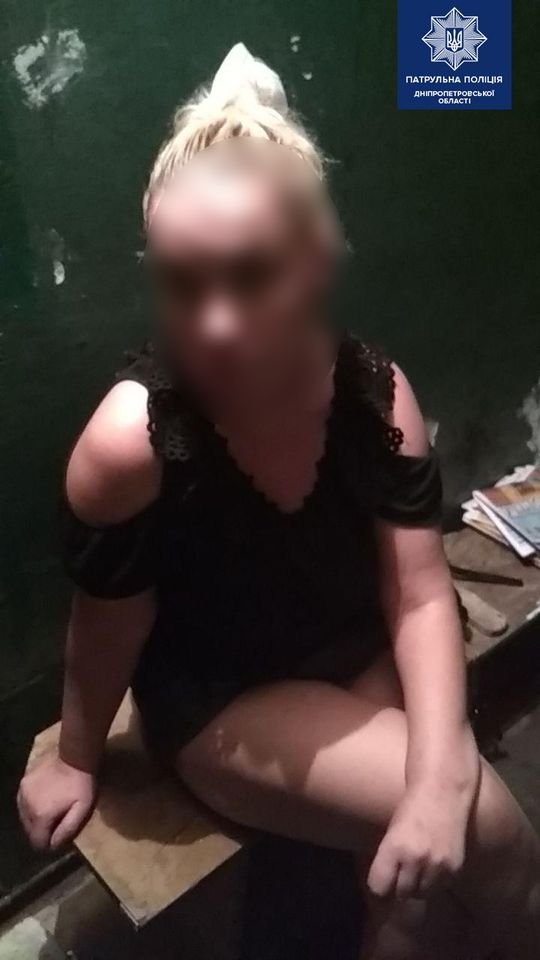 В Днепре мама оставила коляску с ребенком возле парка ракет и ушла 1