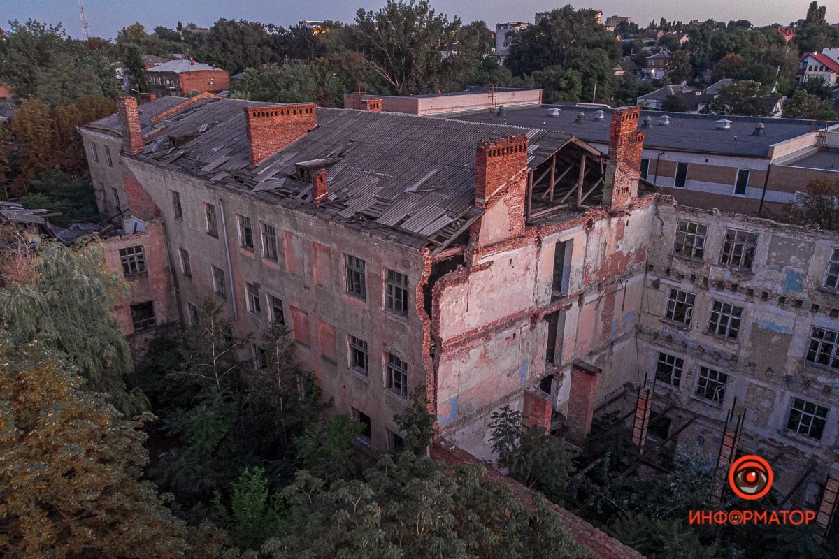 Остались лишь стены Остались лишь стены