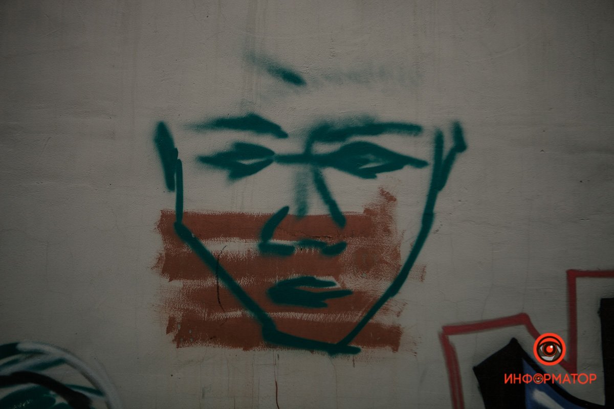 Здания обрастают граффити Здания обрастают граффити