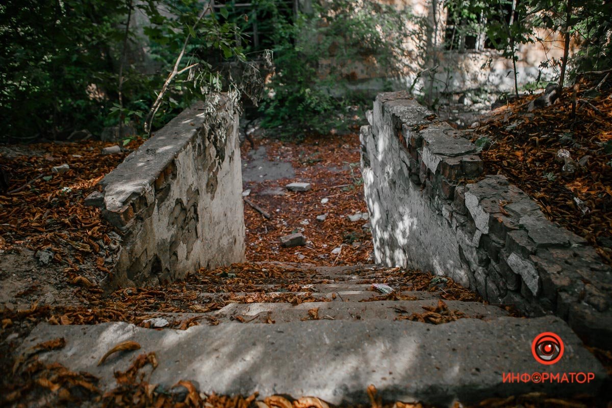 Заброшка в самом центре города Заброшка в самом центре города