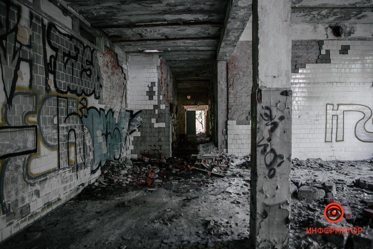 Остались лишь развалины Остались лишь развалины