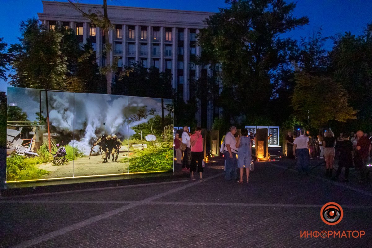 Собрались несколько десятков человек Собрались несколько десятков человек