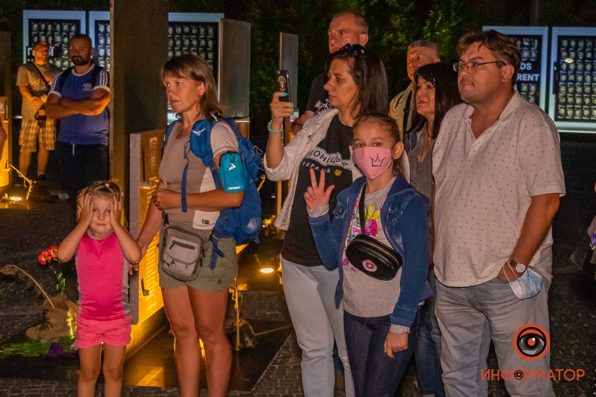 Многие брали с собой детей Многие брали с собой детей