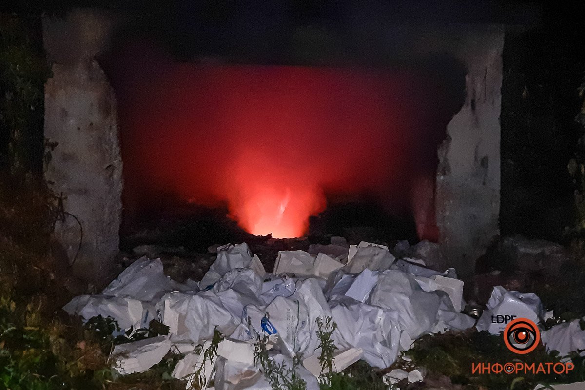 Огонь полыхал на площади примерно 24 квадратных метра