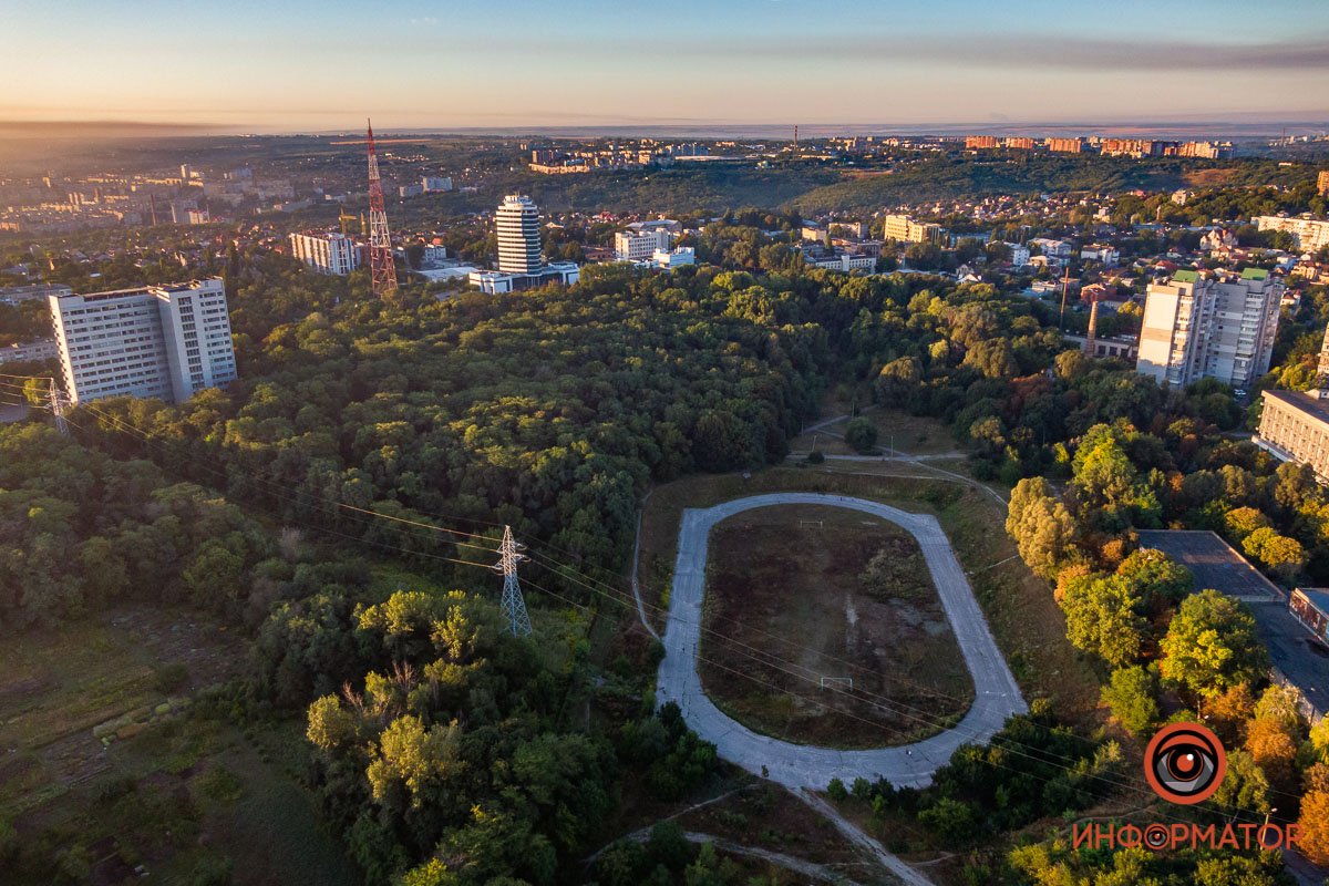Высоко сижу, далеко гляжу Высоко сижу, далеко гляжу