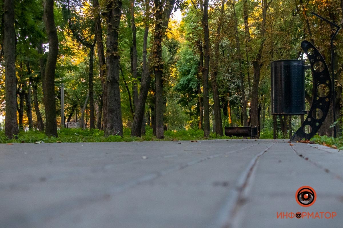 Надеемся, что мусор будет в урне, а не земле Надеемся, что мусор будет в урне, а не земле