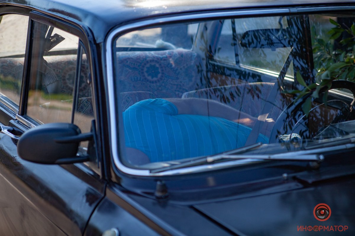 Автомобиль врезался в дерево Автомобиль врезался в дерево