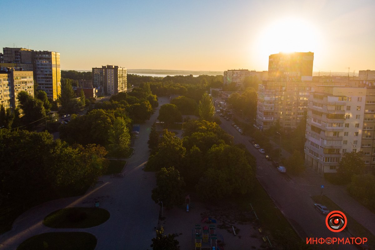 Бульвар Славы в солнечном свете Бульвар Славы в солнечном свете