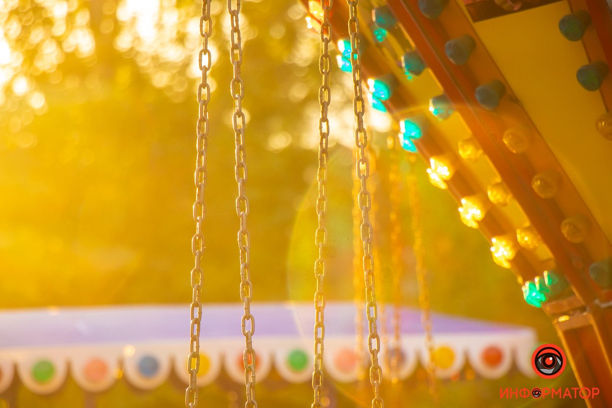 Рано утром здесь качается только ветер Рано утром здесь качается только ветер