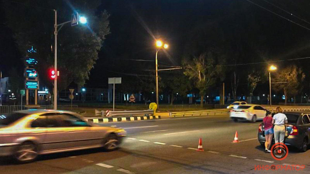 В Днепре на Запорожском шоссе женщина выскочила под колеса Hyundai: нужна помощь свидетелей