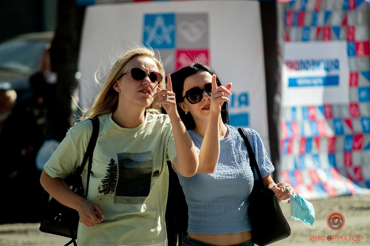 Эй, нельзя же так. Теперь и нам интересно, что же там такое было...