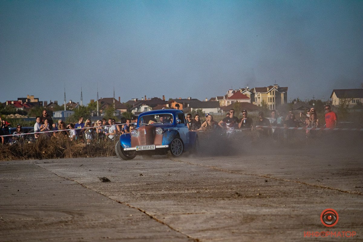 За зрелищными заездами наблюдали более 2 тысяч зрителей За зрелищными заездами наблюдали более 2 тысяч зрителей