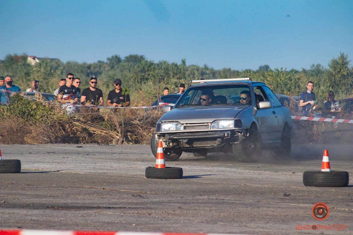 За символическую плату покататься мог каждый За символическую плату покататься мог каждый
