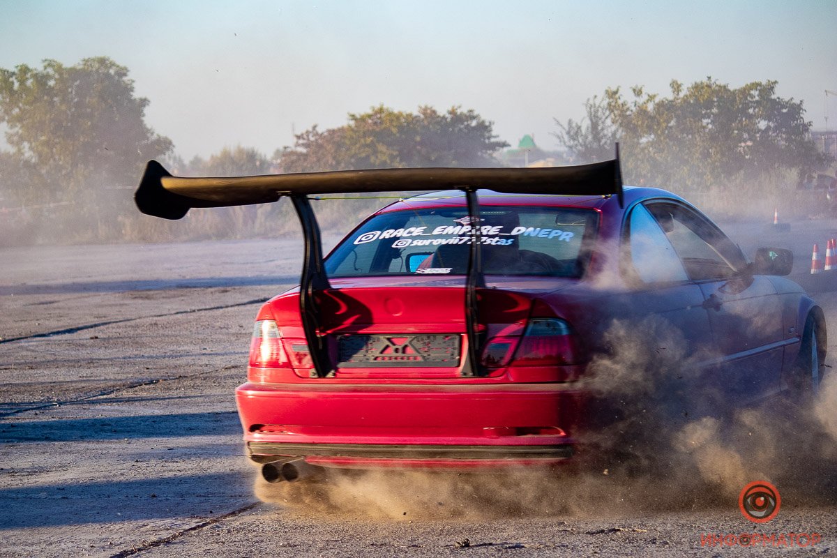 Шумно и зрелищно Шумно и зрелищно