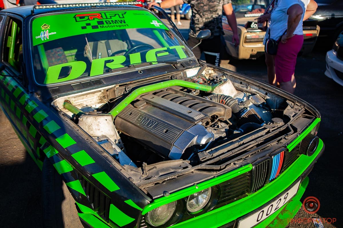 Под капотом Под капотом