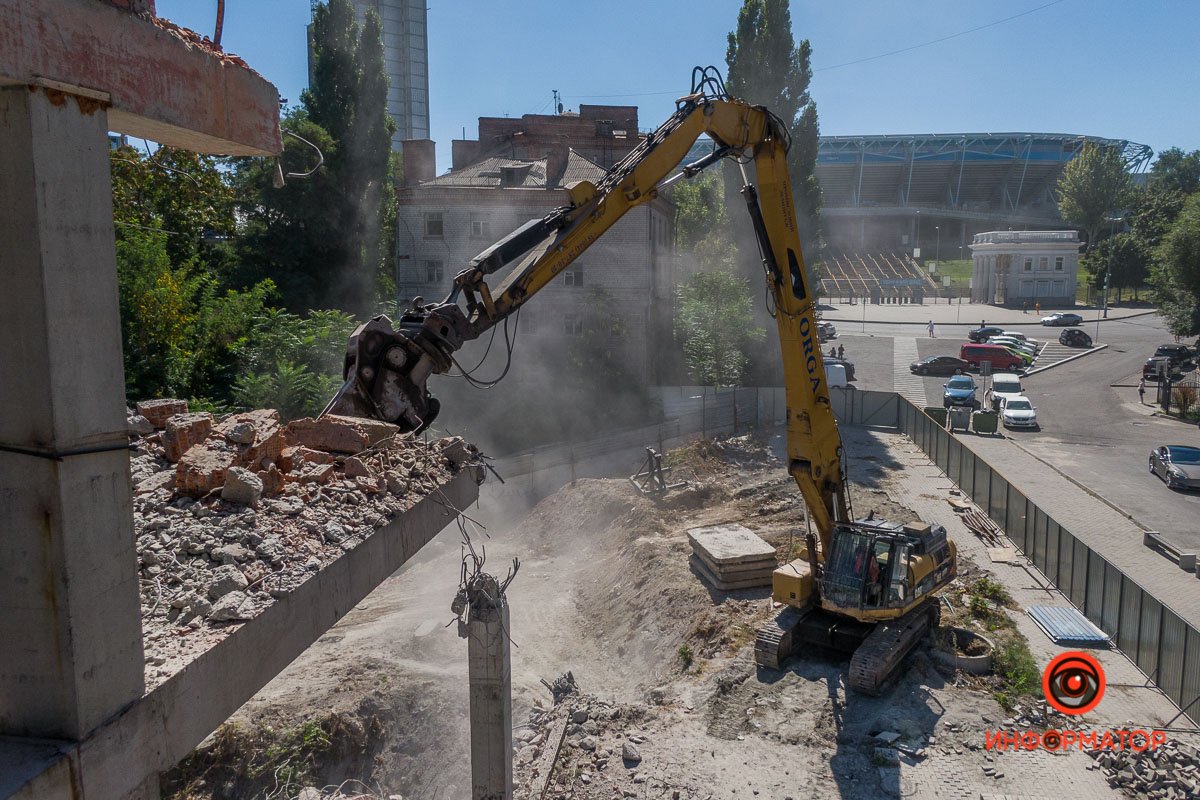 Работает кран Работает кран