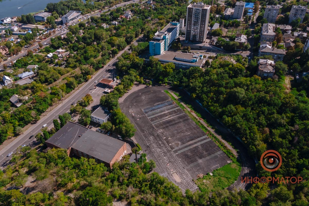 Днепр поглощает зелень Днепр поглощает зелень