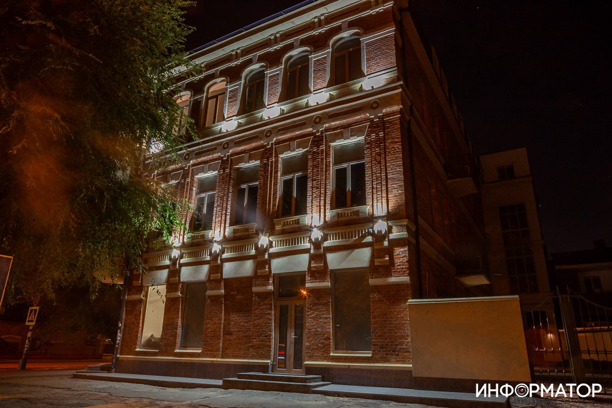 Добавляет величия Добавляет величия