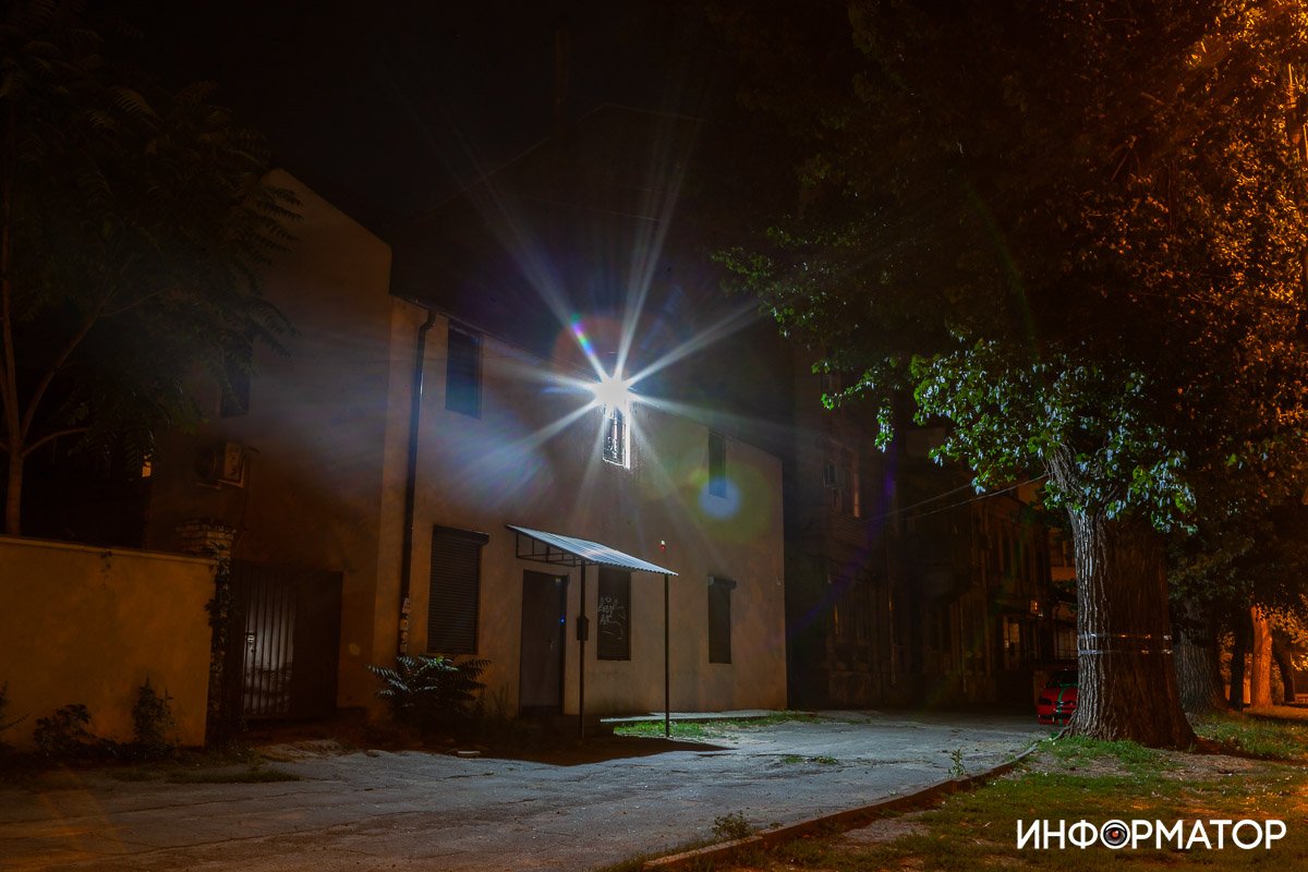 Одинокий, но яркий Одинокий, но яркий