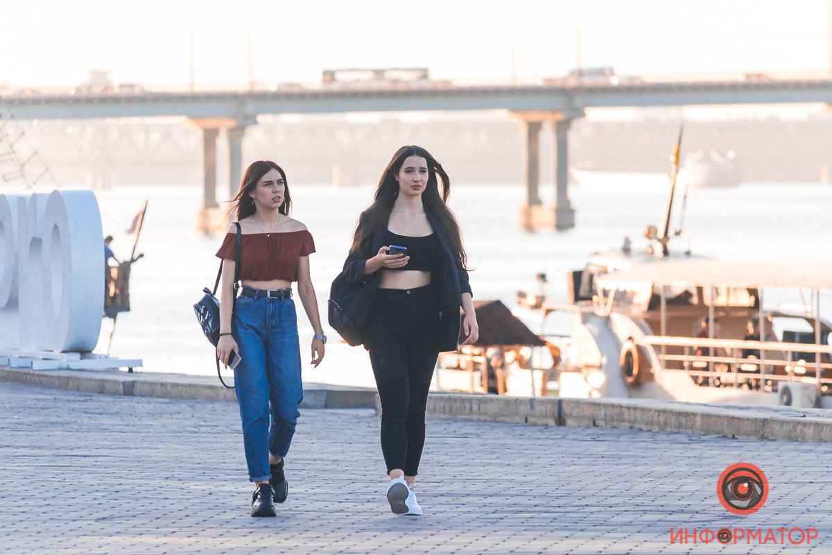 А волосы такие назад