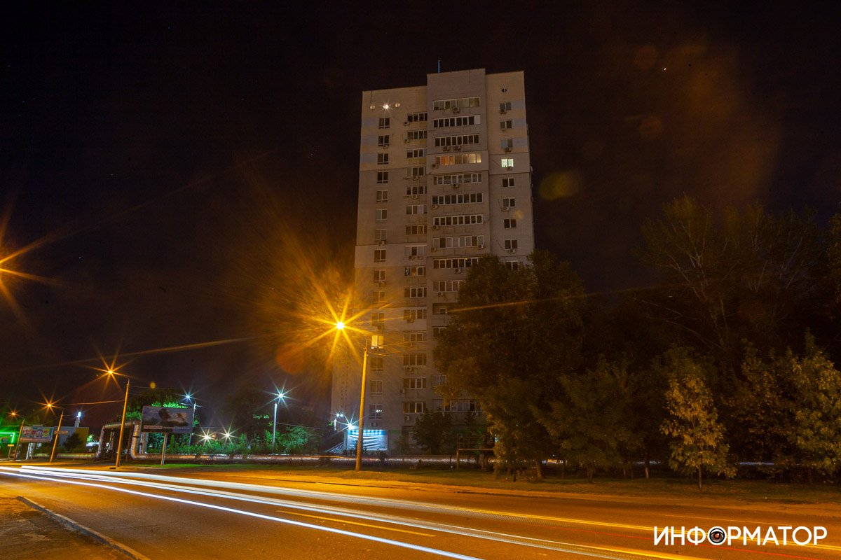 Одиноко возвышается Одиноко возвышается