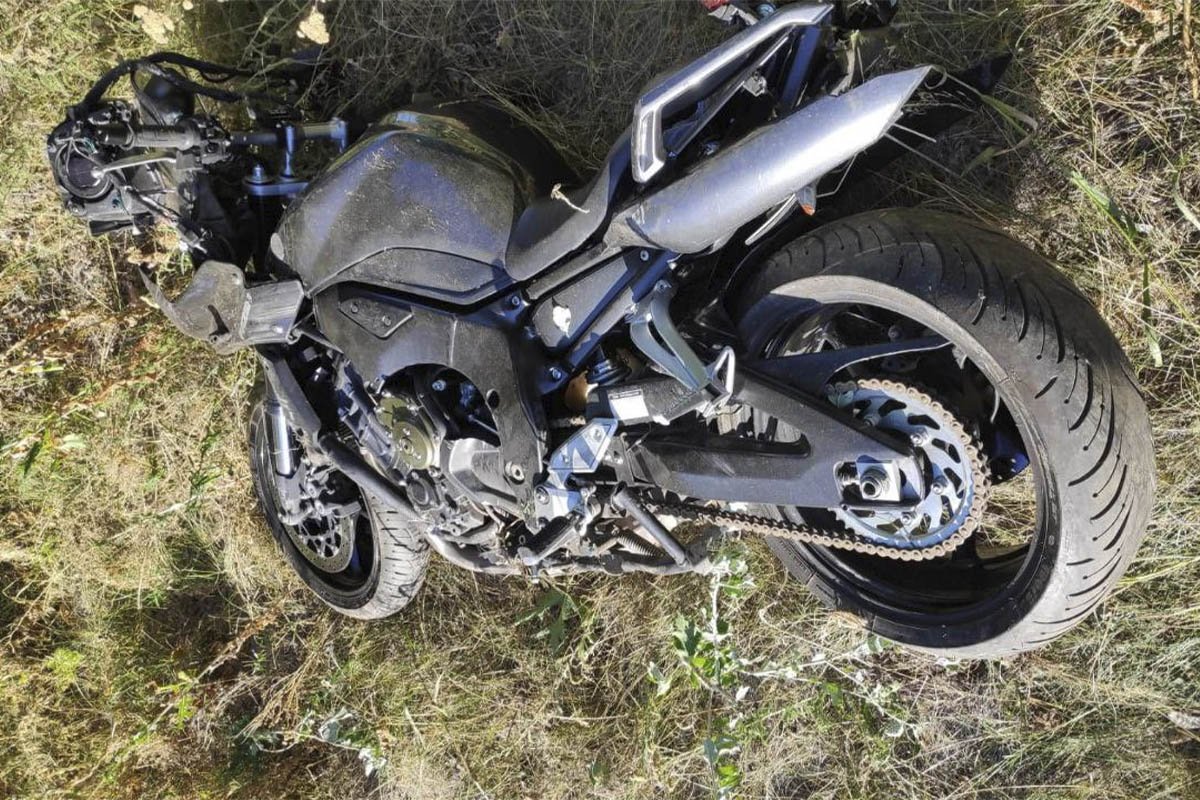 Авария произошла на трассе Днепр-Запорожье - мотоцикл вылетел в кювет