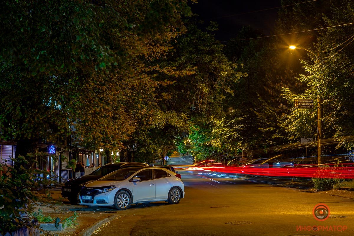 Изредка проносятся машины Изредка проносятся машины