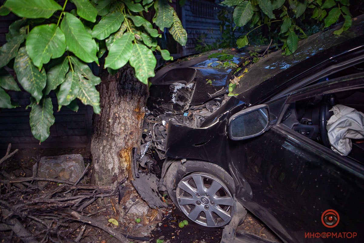 Скорая отвезла ее в 16-ю городскую больницу с переломом руки Скорая отвезла ее в 16-ю городскую больницу с переломом руки