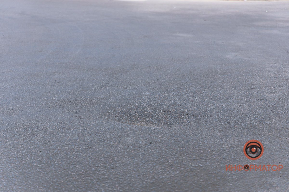 Вокруг ям пошли трещины