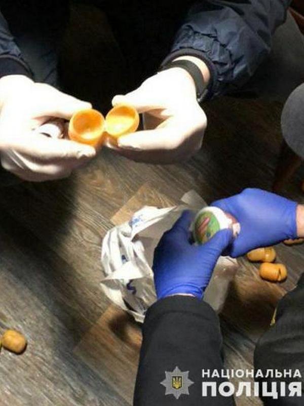 Правоохранители обнаружили запрещенный товар на сумму 2 миллионов гривен Правоохранители обнаружили запрещенный товар на сумму 2 миллионов гривен