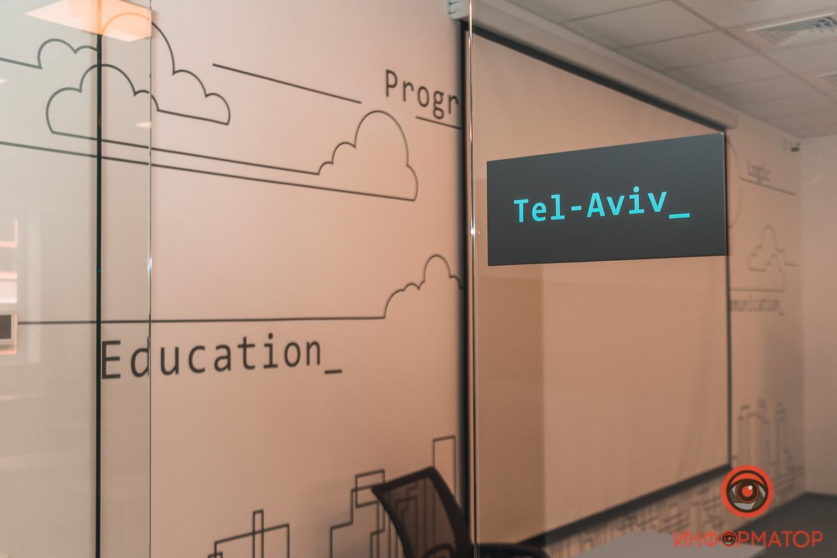 От новичка до профи: в Днепре открылся инновационный IT-колледж 7