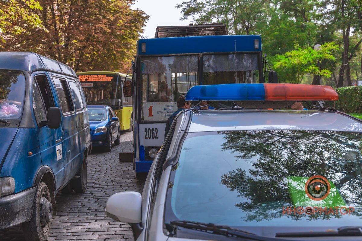 Троллейбус №1 "потерял" колесо