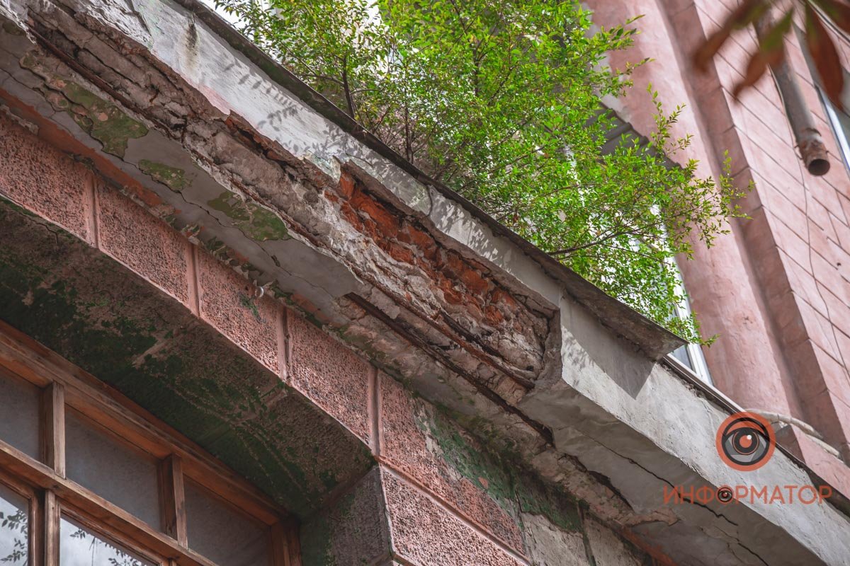 Поросло травой