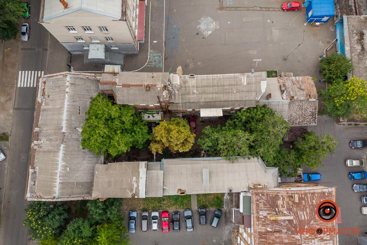 Внутри еще есть жилые уголки Внутри еще есть жилые уголки