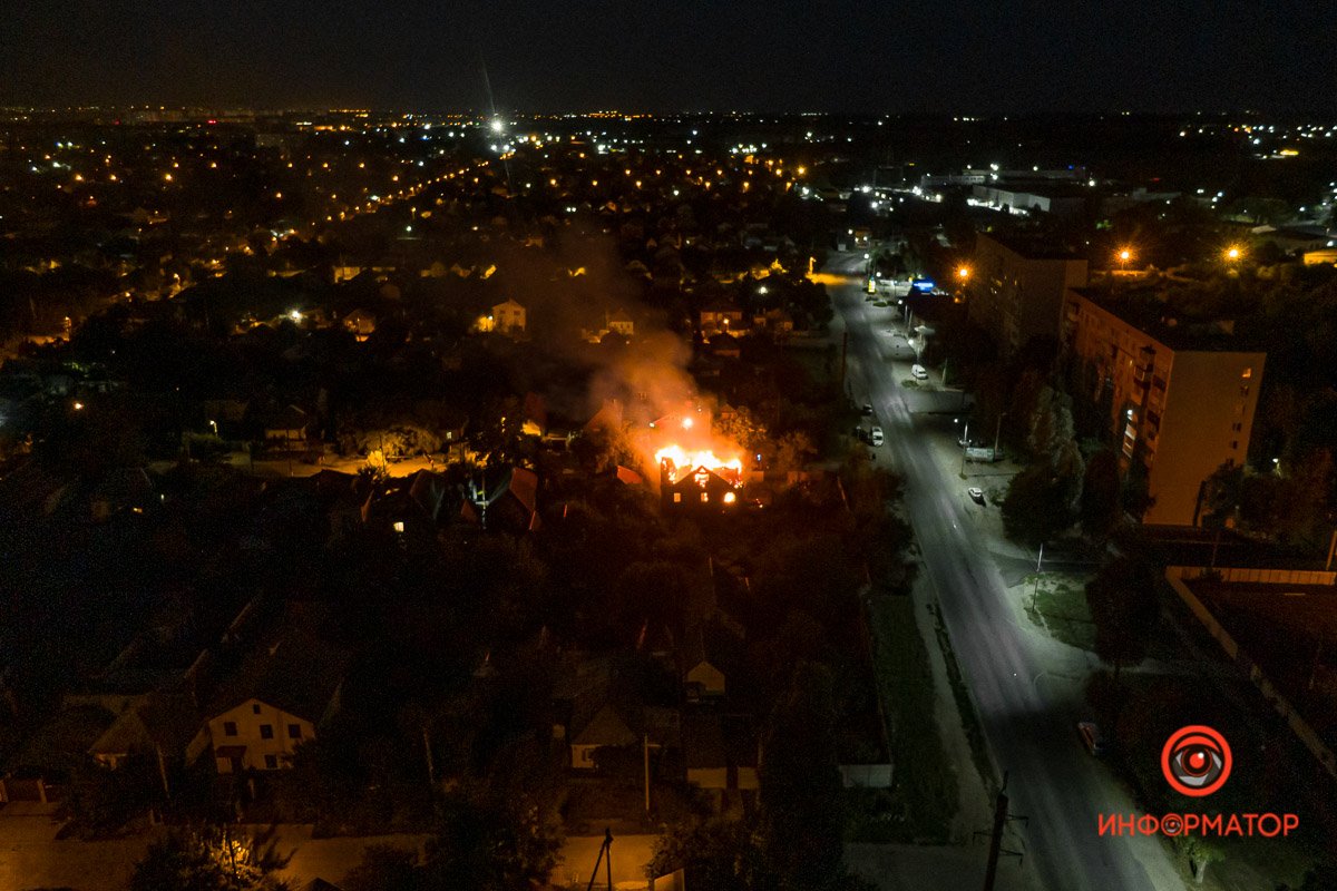 Огонь охватил весь дом Огонь охватил весь дом